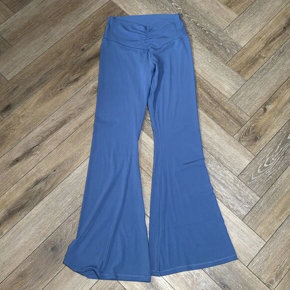 OFFLINE By Aerie Real Me High Waisted Ruched Flare Legging - Picture 3 of 6